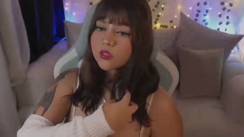 Snapshot of val_luv chatting on 06.19.26 val online show from 06.19.26