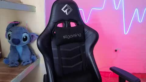 Snapshot of val_mendoza chatting on 02.07.26 Val online show from 02.07.26