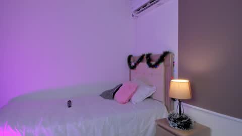 HI IM NEW online show from 12.11.24