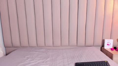 Snapshot of vale_n_matt chatting on 12.21.24 Samantha y Matt online show from 12.21.24