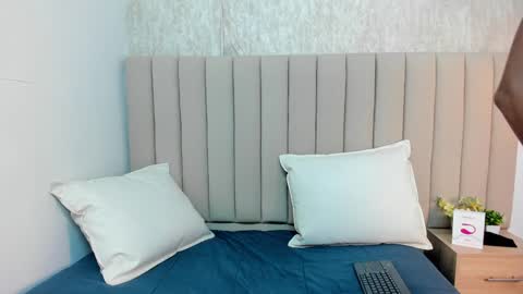 Snapshot of vale_n_matt chatting on 12.27.24 Samantha y Matt online show from 12.27.24