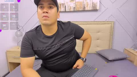 Snapshot of vale_n_matt chatting on 09.10.25 Samantha y Matt online show from 09.10.25