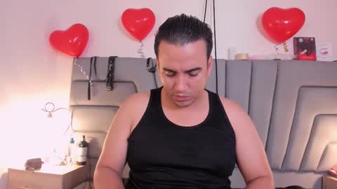 Snapshot of vale_n_matt chatting on 11.16.25 Samantha y Matt online show from 11.16.25