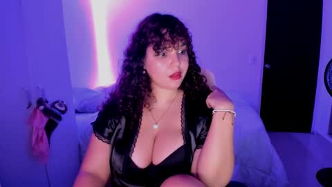 Snapshot of valen_smile_ chatting on 12.18.24 valen_smile_ online show from 12.18.24
