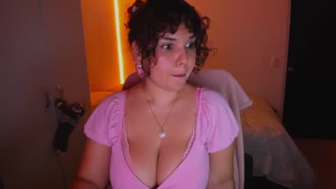 Snapshot of valen_smile_ chatting on 12.23.24 valen_smile_ online show from 12.23.24