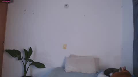 IG-valen mendoza99  twitter valenthompson99 online show from 04.16.26