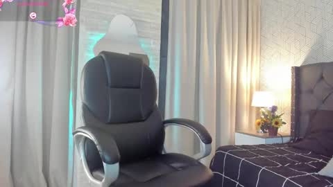 Snapshot of valentina__desire chatting on 11.15.25 Valen online show from 11.15.25