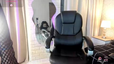 Snapshot of valentina__desire chatting on 12.03.25 Valen online show from 12.03.25