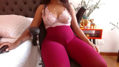 Valen Ferrer online show from 04.11.26