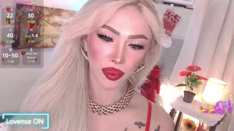 Snapshot of valentina_goddess_tsxxx chatting on 12.17.25 Amanda online show from 12.17.25