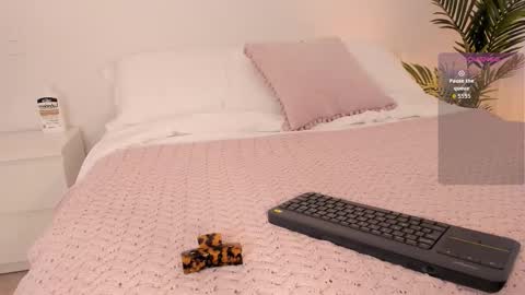 VALENTINA  online show from 12.17.25