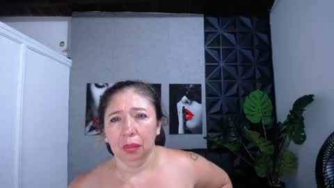 Snapshot of valentina_mature chatting on 05.30.26 Valentina online show from 05.30.26