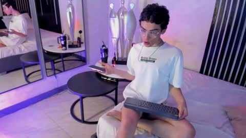 valentinaguerra1 online show from 10.17.25