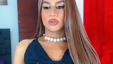 Snapshot of valentinaxxxdoll chatting on 12.24.24 VALENTINA online show from 12.24.24