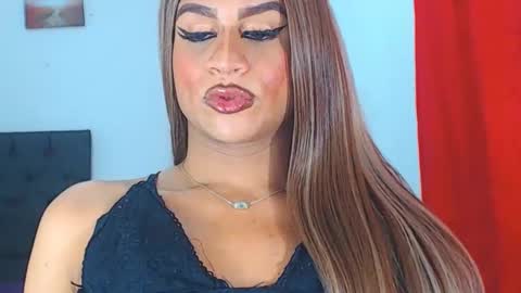 Snapshot of valentinaxxxdoll chatting on 01.14.25 VALENTINA online show from 01.14.25