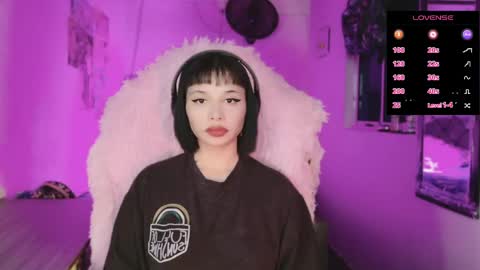 Danielle  Please help me to reach 300 thumbs up online show from 02.08.26