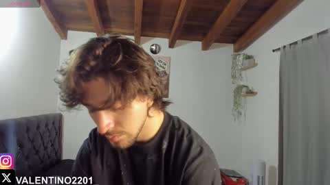 Snapshot of valentino2201 chatting on 10.26.25 valentino online show from 10.26.25