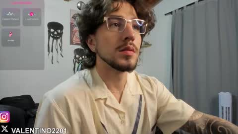 Snapshot of valentino2201 chatting on 10.31.25 valentino online show from 10.31.25