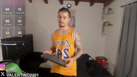 Snapshot of valentino2201 chatting on 11.07.25 valentino online show from 11.07.25