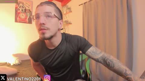 Snapshot of valentino2201 chatting on 11.12.25 valentino online show from 11.12.25