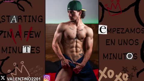 Snapshot of valentino2201 chatting on 11.12.25 valentino online show from 11.12.25