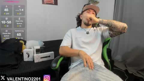 Snapshot of valentino2201 chatting on 11.21.25 valentino online show from 11.21.25