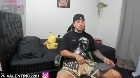 Snapshot of valentino2201 chatting on 11.26.25 valentino online show from 11.26.25