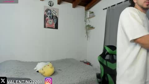 Snapshot of valentino2201 chatting on 11.26.25 valentino online show from 11.26.25