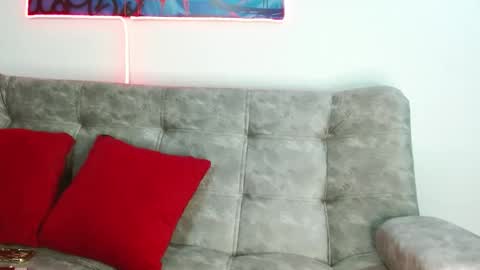 Snapshot of valentino_bel chatting on 11.19.25 Nick online show from 11.19.25