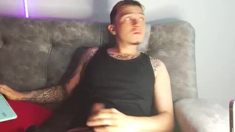 Snapshot of valentino_bel chatting on 11.25.25 Nick online show from 11.25.25