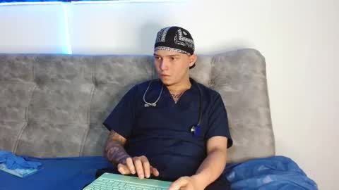 Snapshot of valentino_bel chatting on 11.28.25 Nick online show from 11.28.25