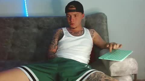 Snapshot of valentino_bel chatting on 12.01.25 Nick online show from 12.01.25