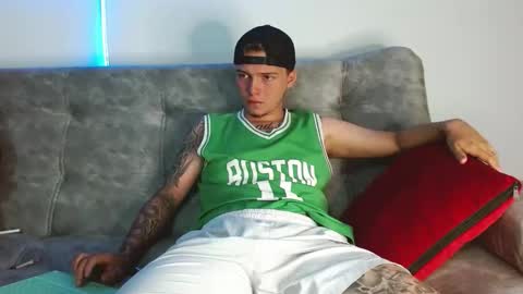 Snapshot of valentino_bel chatting on 12.04.25 Nick online show from 12.04.25