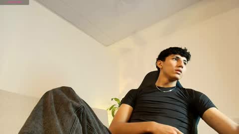 valentino_rey online show from 04.17.26