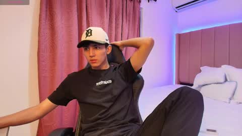 valentino_rey online show from 04.18.26