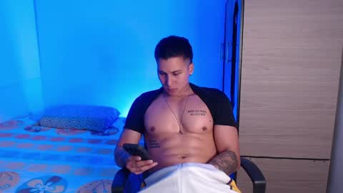 Snapshot of valentinosex_1 chatting on 04.28.26 VALENTINO online show from 04.28.26