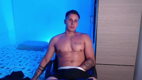 Snapshot of valentinosex_1 chatting on 05.12.26 VALENTINO online show from 05.12.26