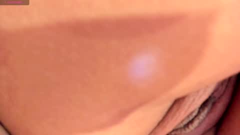 Vale Toro  online show from 02.23.25