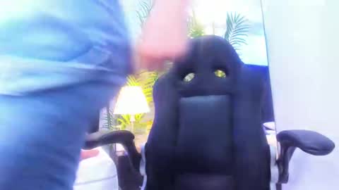 Snapshot of valeri_tafur chatting on 10.04.25 valeri_tafur online show from 10.04.25