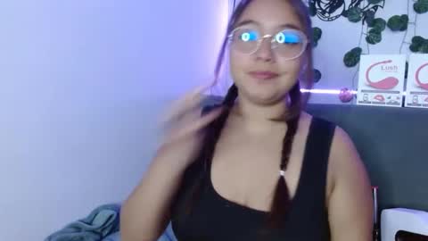 Snapshot of valeria_cherry chatting on 01.18.25 valeria online show from 01.18.25