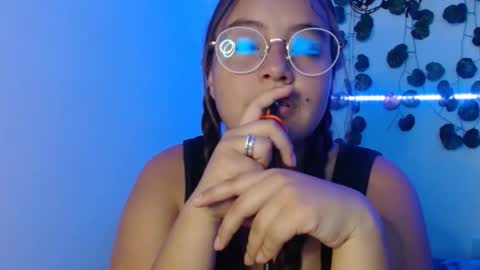 Snapshot of valeria_cherry chatting on 01.19.25 valeria online show from 01.19.25