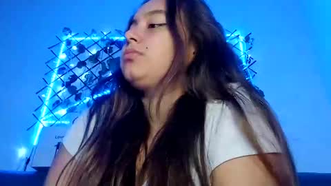 Snapshot of valeria_cherry chatting on 02.28.25 valeria online show from 02.28.25