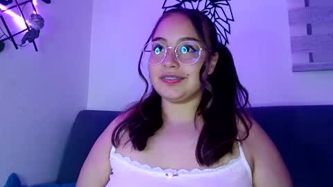 Snapshot of valeria_cherry chatting on 09.10.25 valeria online show from 09.10.25