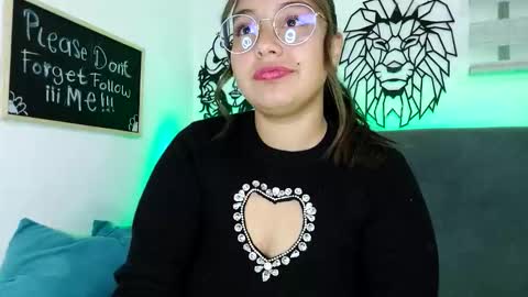Snapshot of valeria_cherry chatting on 10.08.25 valeria online show from 10.08.25