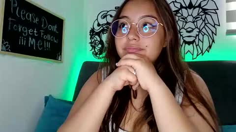 Snapshot of valeria_cherry chatting on 10.11.25 valeria online show from 10.11.25