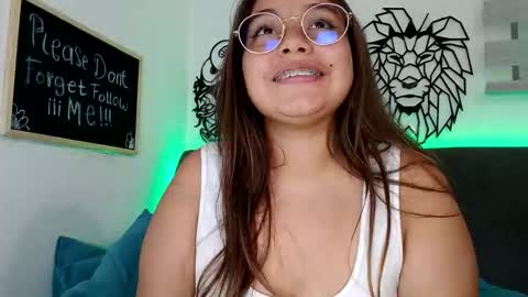 Snapshot of valeria_cherry chatting on 10.12.25 valeria online show from 10.12.25