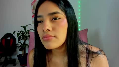 Snapshot of valeria_miller69 chatting on 10.30.25 valeria_miller69 online show from 10.30.25