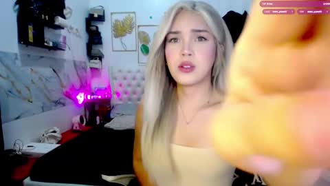 Snapshot of valeria_nikia chatting on 01.12.26 VALERIA online show from 01.12.26