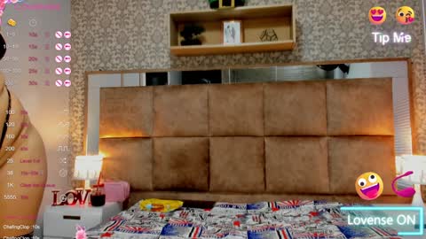 Costume lover online show from 01.31.25