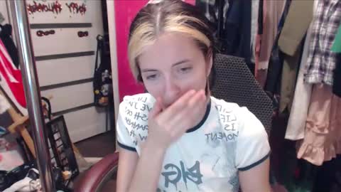 Snapshot of valeriaxkiss chatting on 02.04.25 ValeriaXKiss online show from 02.04.25